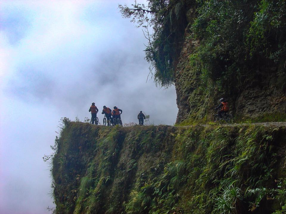 GUIADO >> BOLÍVIA, DEATH ROAD, SALAR DE UYUNI E ATACAMA >> MOUNTAIN BIKE TOUR >> 7 NOITES