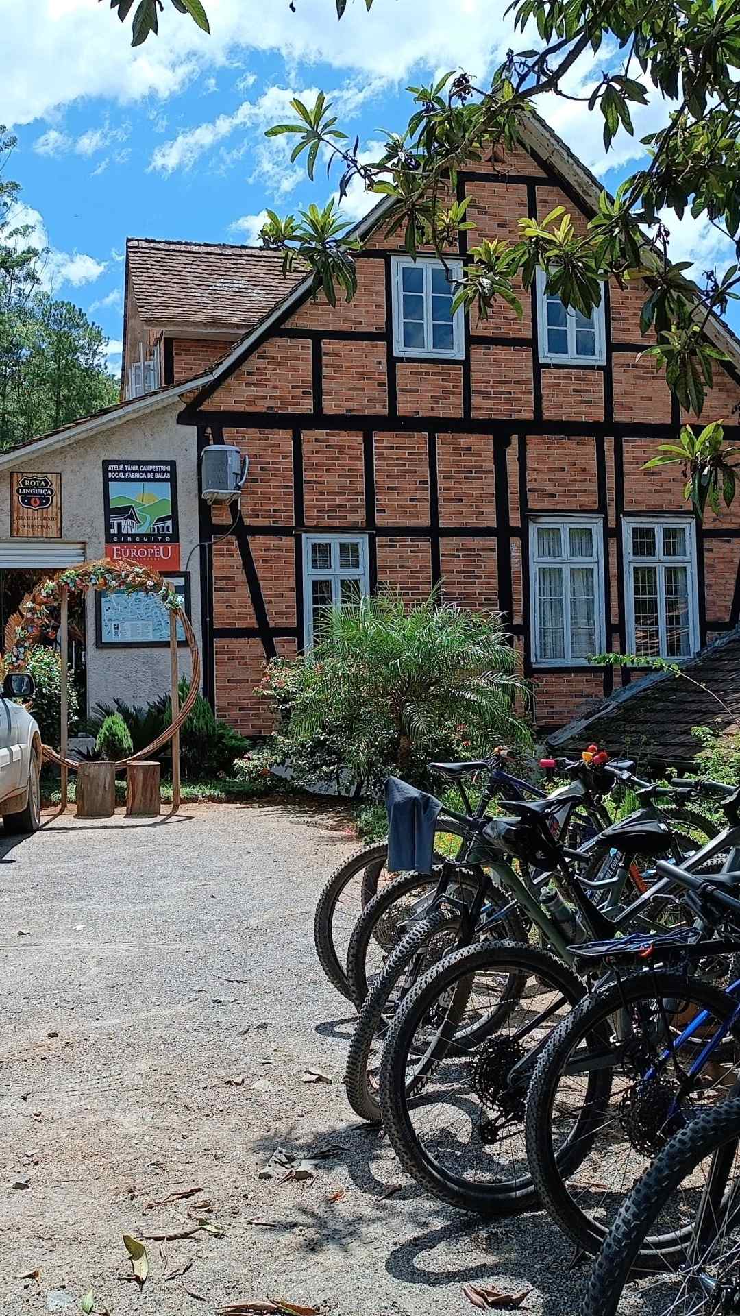 GUIADO >> MOUNTAIN BIKE TOUR >> VALE EUROPEU